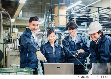 現場で働く人々 99601138
