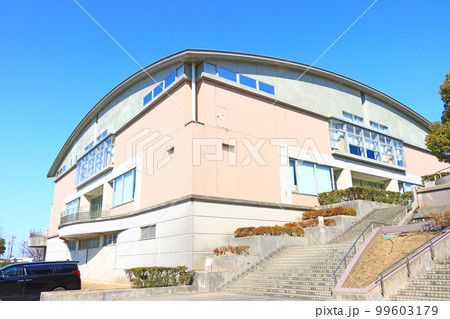 幸田町、幸田町立図書館の風景 幸田町、幸田町立図書館の風景 99603179
