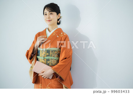 オレンジ色の訪問着 99603433