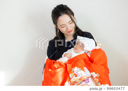 お宮参りイメージ　 99603477