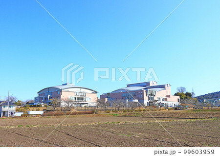 幸田町、町民会館と図書館の風景 99603959