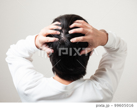 男性の後頭部 髪の毛 つむじ 男性の後頭部 髪の毛 つむじ 99605016