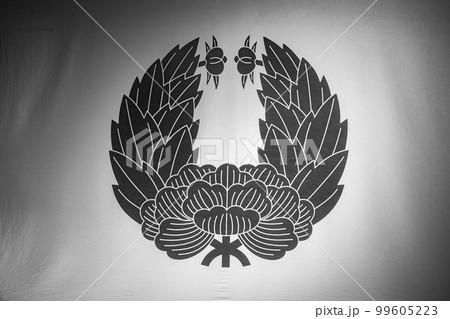 弘前城天守閣 弘前藩家紋「津軽牡丹」の旗 弘前城天守閣 弘前藩家紋「津軽牡丹」の旗 99605223