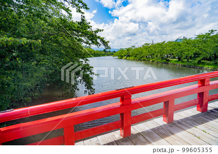 弘前城　弘前公園　春陽橋(青森県弘前市) 99605355