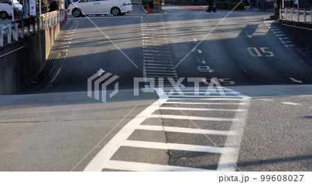 災害時に水没の危険が有る、道路のアンダーパス 99608027