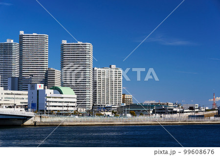 横浜港の海岸の風景　（横浜市中央卸売市場付近） 99608676