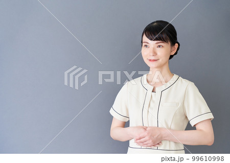 エステ・美容クリニックの女性 99610998
