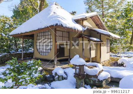 高台寺　遺芳庵（茶室）　残雪の朝 99611217