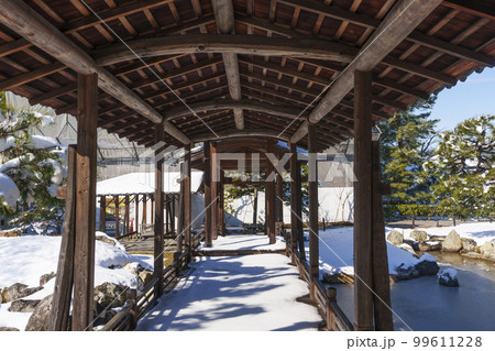 高台寺 開山堂 観月台 堰月池 残雪の朝 高台寺 開山堂 観月台 堰月池 残雪の朝 99611228