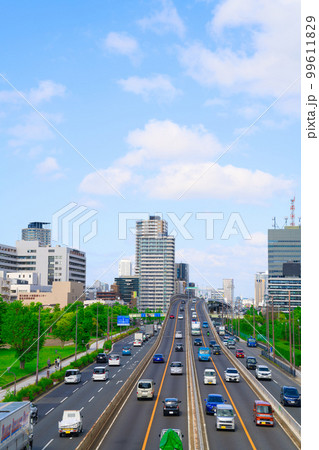 【大阪府】4月・大阪の都市風景と阪神高速道路 99611829