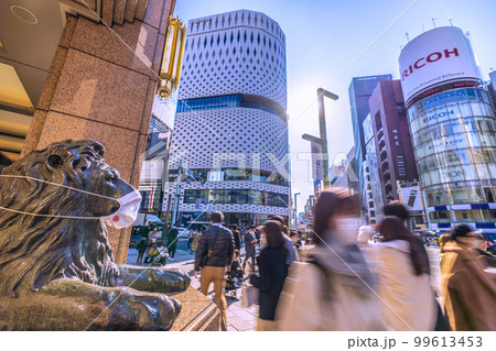 日本の東京都市景観 コロナ禍の銀座四丁目の交差点などを望む…。画面右は閉館した三愛=20日 日本の東京都市景観 コロナ禍の銀座四丁目の交差点などを望む…。画面右は閉館した三愛=20日 99613453