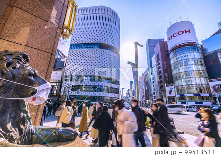 日本の東京都市景観 コロナ禍の銀座四丁目の交差点などを望む…。画面右は閉館した三愛=20日 日本の東京都市景観 コロナ禍の銀座四丁目の交差点などを望む…。画面右は閉館した三愛=20日 99613511