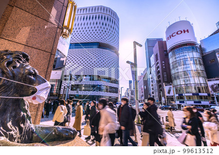 日本の東京都市景観 コロナ禍の銀座四丁目の交差点などを望む…。画面右は閉館した三愛=20日 日本の東京都市景観 コロナ禍の銀座四丁目の交差点などを望む…。画面右は閉館した三愛=20日 99613512