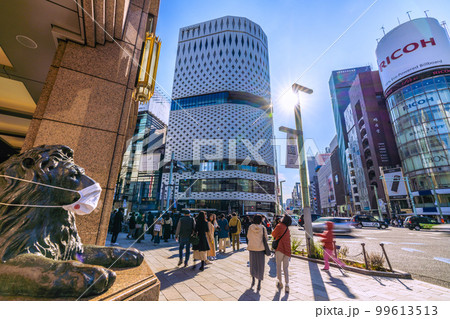 日本の東京都市景観 コロナ禍の銀座四丁目の交差点などを望む…。画面右は閉館した三愛=20日 日本の東京都市景観 コロナ禍の銀座四丁目の交差点などを望む…。画面右は閉館した三愛=20日 99613513