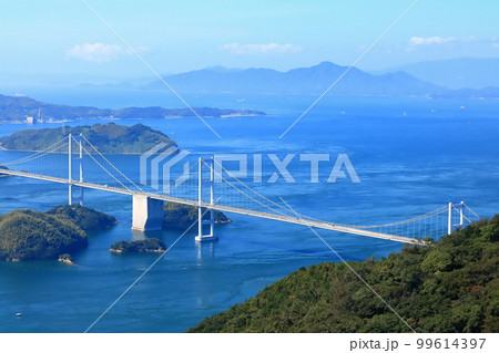 【愛媛県】亀老山展望台から眺めた しまなみ海道（来島海峡大橋） 99614397