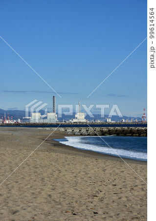 阿字ヶ浦海岸から眺める常陸那珂火力発電所 99614564