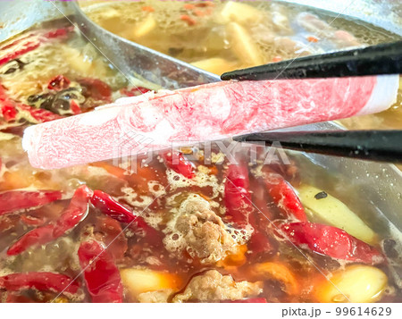 中国名物料理・羊のしゃぶしゃぶ 中国名物料理・羊のしゃぶしゃぶ 99614629
