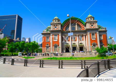 【大阪府】4月・爽やかな青空と新緑に囲まれた大都会の大阪を観光｟中央公会堂｠ 99614655