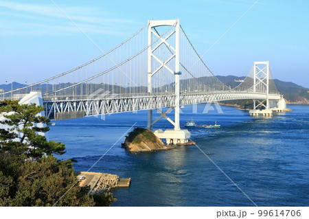 【徳島県】大鳴門橋と渦潮（鳴門の渦潮） 99614706
