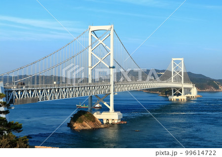 【徳島県】大鳴門橋と渦潮（鳴門の渦潮） 99614722