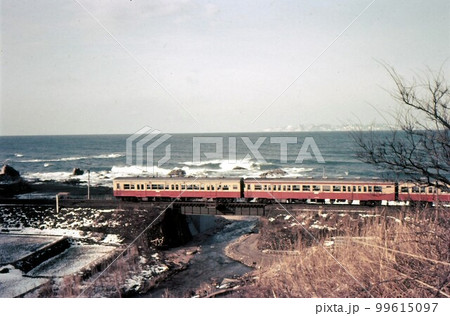 新潟笹川流れの絶景とディーゼルカー　昭和45年　羽越本線　新潟県　記 録写真　古いカラー写真 99615097