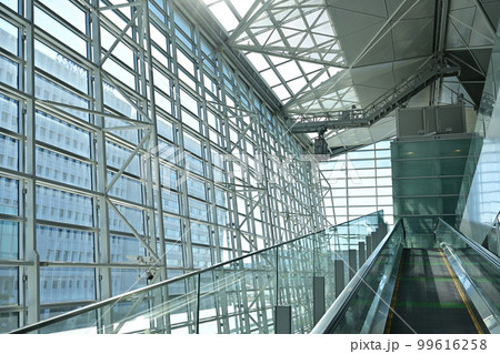 中部国際空港セントレアの館内とオートウォーク 中部国際空港セントレアの館内とオートウォーク 99616258