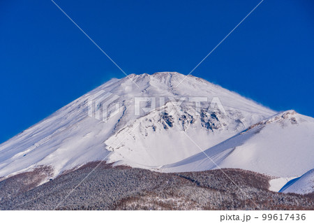 (静岡県)水ヶ塚公園から望む、厳冬期の富士山頂 (静岡県)水ヶ塚公園から望む、厳冬期の富士山頂 99617436