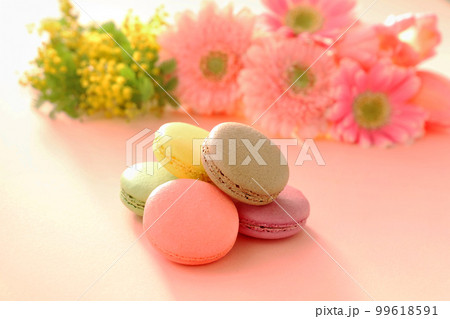 ホワイトデー バレンタインデー カラフルマカロン ホワイトデー バレンタインデー カラフルマカロン 99618591