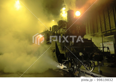 真岡鉄道　夜の真岡機関庫にたたずむ蒸気機関車C1266　夜間撮影会 99619832