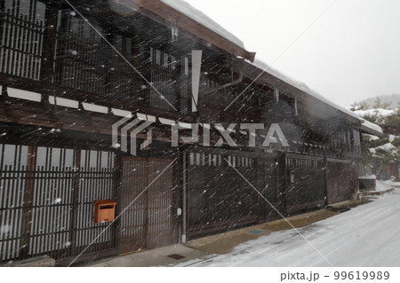 寒さ厳しい時期の宿場町の街並み(奈良井宿 長野県 塩尻市) 寒さ厳しい時期の宿場町の街並み(奈良井宿 長野県 塩尻市) 99619989