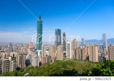 台湾 台北市 象山、展望台（煙火平台）から見る台北の街並み 99621925