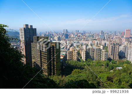 台湾 台北市 象山、展望台(煙火平台)から見る台北の街並み 台湾 台北市 象山、展望台(煙火平台)から見る台北の街並み 99621936