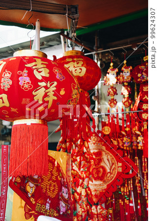 台湾 旧正月 春節の提灯飾り 99624307