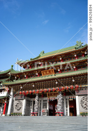 台湾 高雄 カラフルなお寺 三鳳宮 99626894