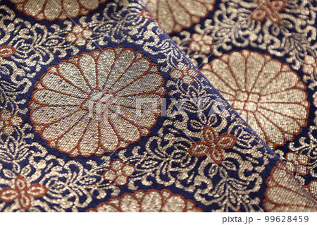 和風の刺繍が入った布地の背景画像 和風の刺繍が入った布地の背景画像 99628459