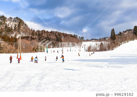 スキー場のゲレンデ風景　【三川温泉スキー場】(新潟県阿賀町) 99629102