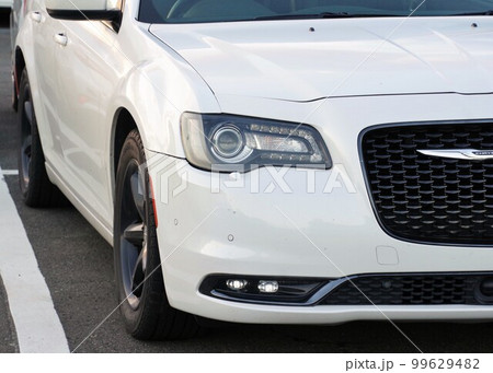 輸入車イメージ　クライスラー300のフロントマスク 99629482