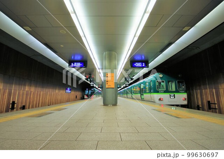 【京阪】中之島線中之島駅 13000系と2200系 99630697