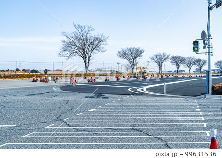 幹線道路の車線を増やす工事 国道17号上武道路蓮沼交差点 2023.02 クールカラー 幹線道路の車線を増やす工事 国道17号上武道路蓮沼交差点 2023.02 クールカラー 99631536