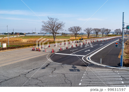 幹線道路の車線を増やす工事 国道17号上武道路上り方向の俯瞰 2023.02 b-1 幹線道路の車線を増やす工事 国道17号上武道路上り方向の俯瞰 2023.02 b-1 99631597