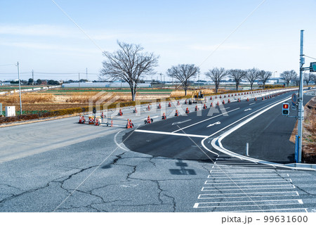 幹線道路の車線を増やす工事 国道17号上武道路上り方向の俯瞰 2023.02 b-4 クールカラー 幹線道路の車線を増やす工事 国道17号上武道路上り方向の俯瞰 2023.02 b-4 クールカラー 99631600