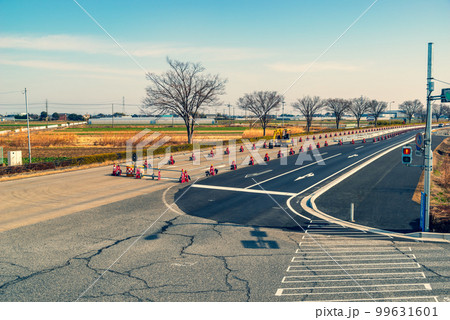 幹線道路の車線を増やす工事 国道17号上武道路上り方向の俯瞰 2023.02 b-5 暖色加味 幹線道路の車線を増やす工事 国道17号上武道路上り方向の俯瞰 2023.02 b-5 暖色加味 99631601