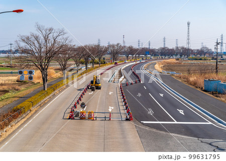 幹線道路の車線を増やす工事 国道17号上武道路上り方向俯瞰 2023.02 d-1 幹線道路の車線を増やす工事 国道17号上武道路上り方向俯瞰 2023.02 d-1 99631795
