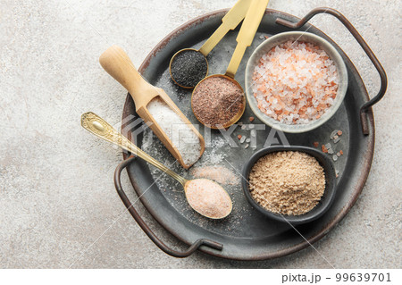 Bowls with assorted speciality salt 99639701