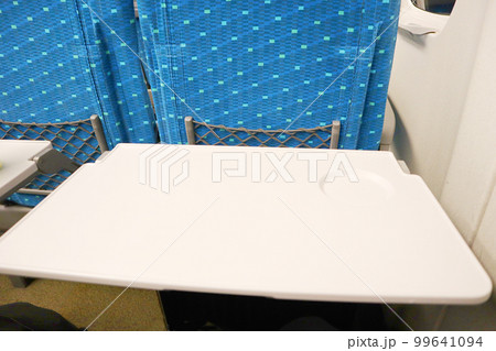 新幹線内テーブル1 99641094