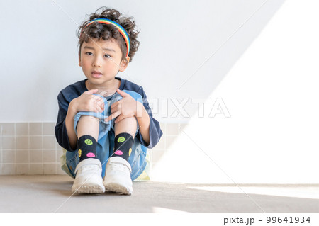 春 日差し 子供 99641934
