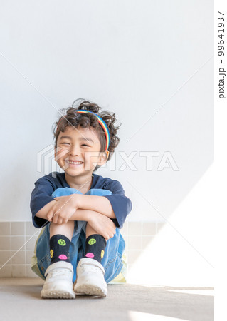 春 日差し 子供 99641937