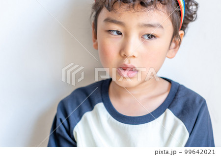 春 日差し 子供 99642021