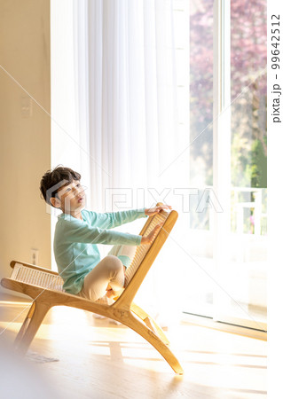 春 日差し 子供 99642512