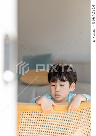 春 日差し 子供 99642514